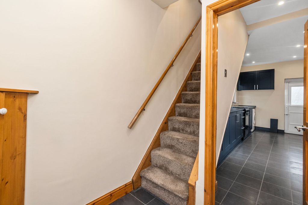 Property photo 3 of 25