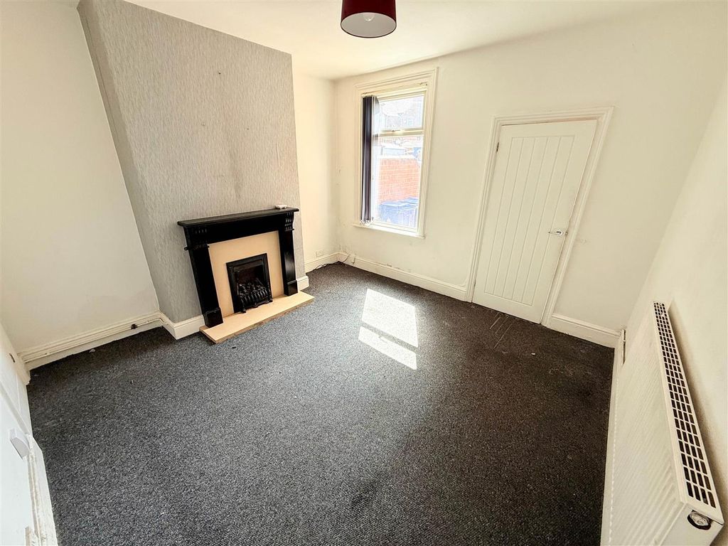 Property photo 3 of 12 Dining Room
