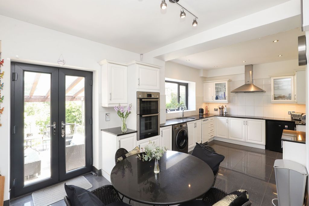 Property photo 2 of 31