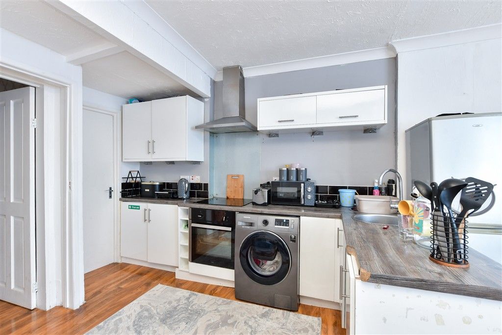 Property photo 3 of 9 Kitchen
