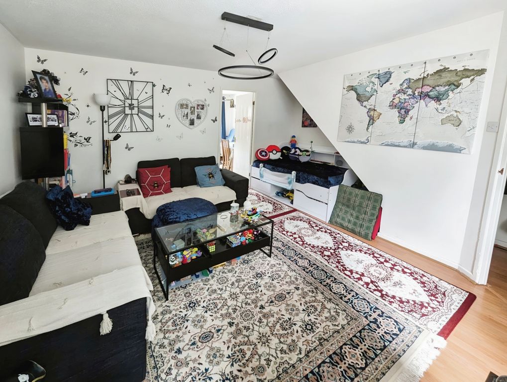 Property photo 3 of 11 8d538dab-Lounge 20Skib