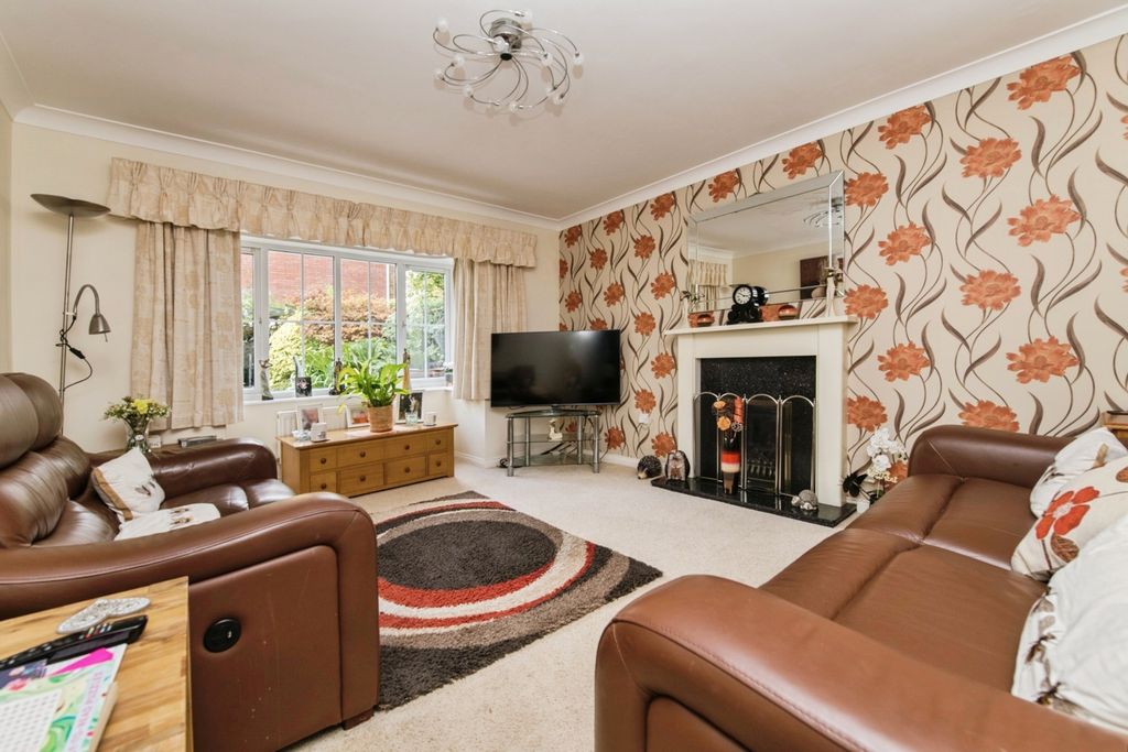Property photo 2 of 17 Photo