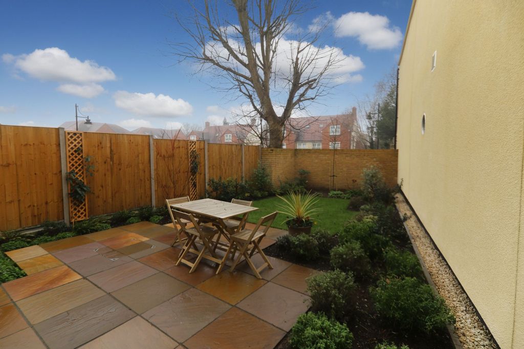 Property photo 2 of 15 08.01.26 - Garden (E)