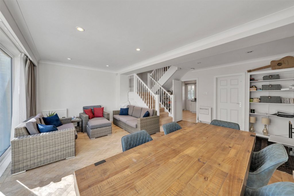 Property photo 1 of 18 Picture No. 05