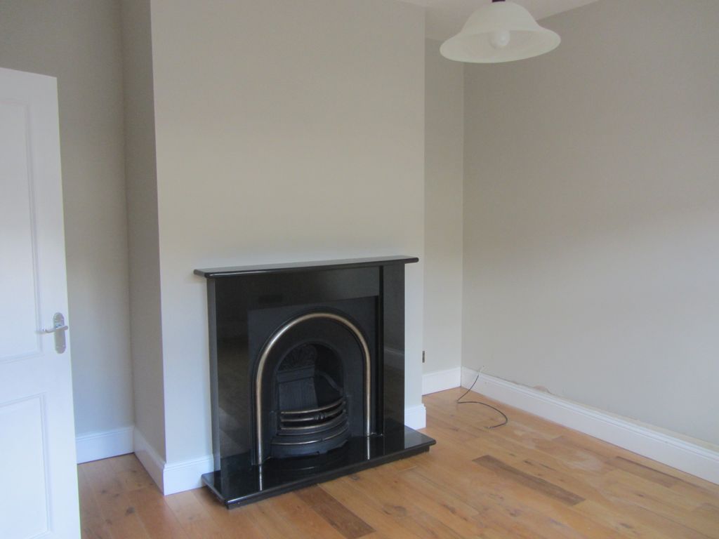 Property photo 2 of 11 Living Room