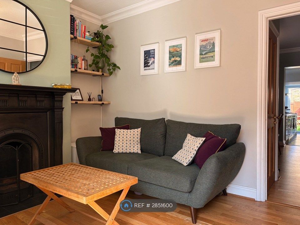 Property photo 3 of 17 Living Room