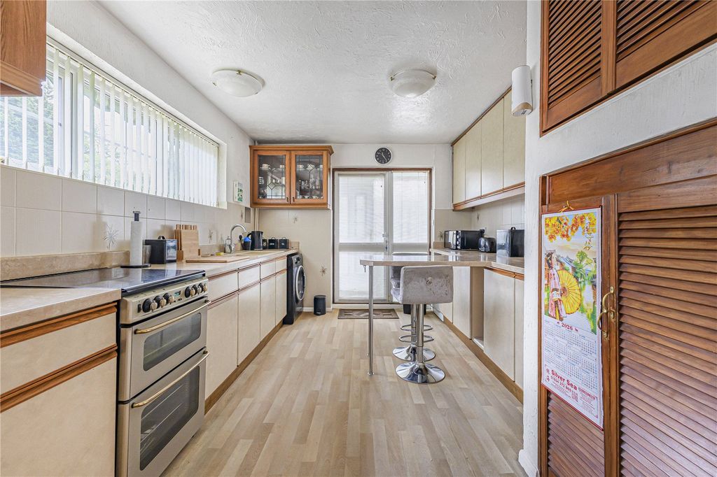 Property photo 3 of 28 Kitchen