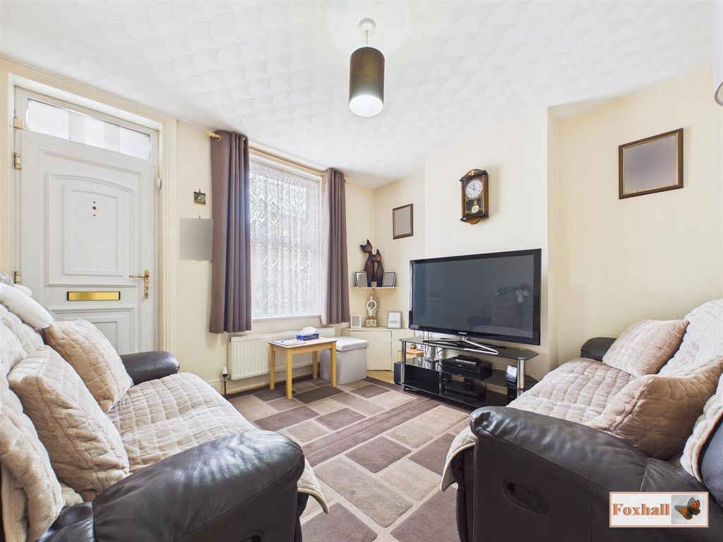 Property photo 3 of 15 Lounge