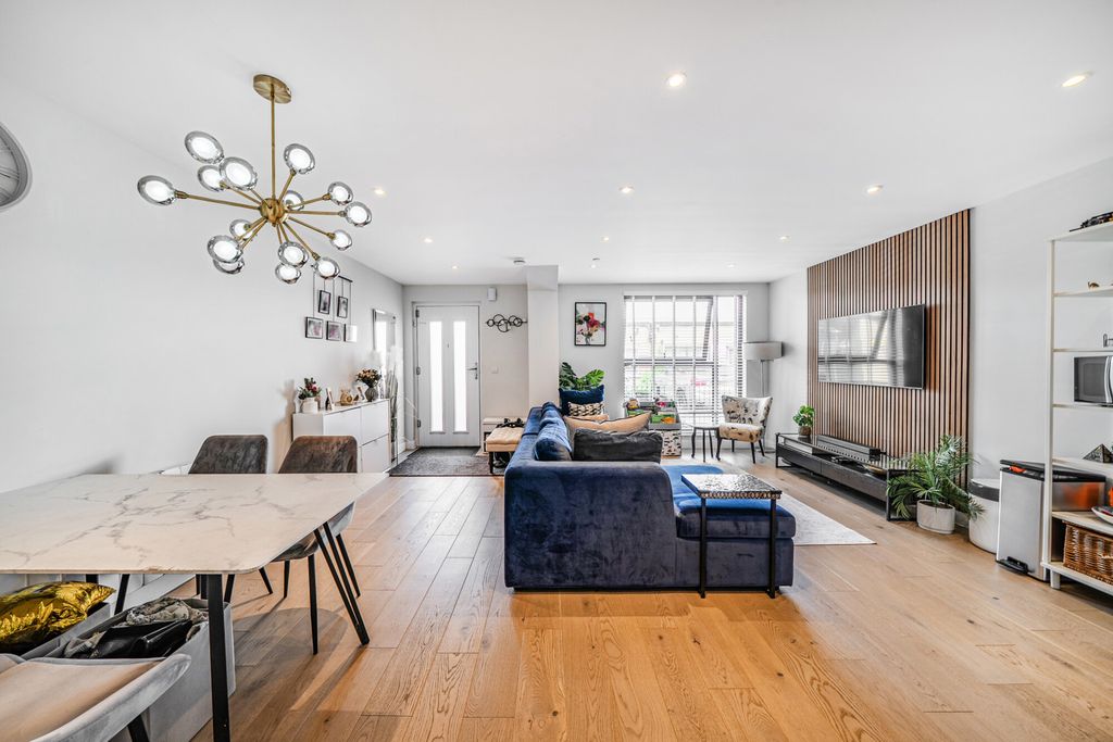 Property photo 3 of 21 1467177-17-6A182c...