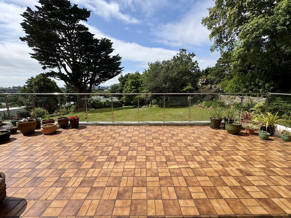 Property photo 1 of 28