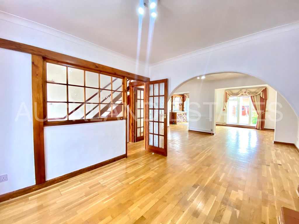 Property photo 2 of 32