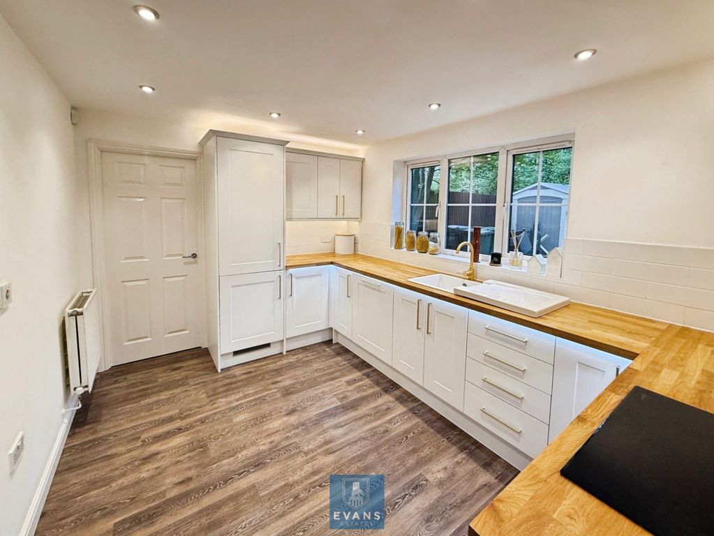 Property photo 1 of 17 Refitted Kitchen