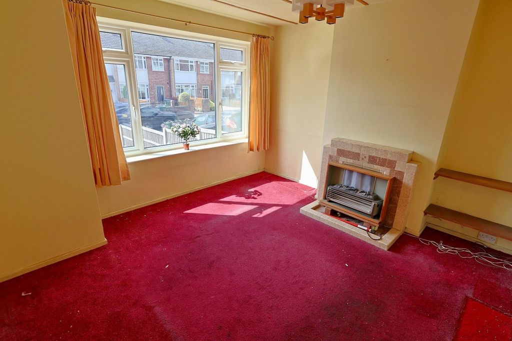 Property photo 3 of 13 Lounge