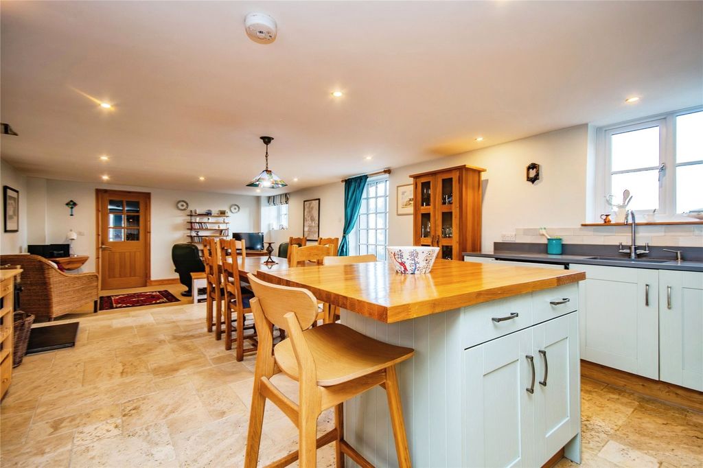Property photo 3 of 27 Picture No. 23