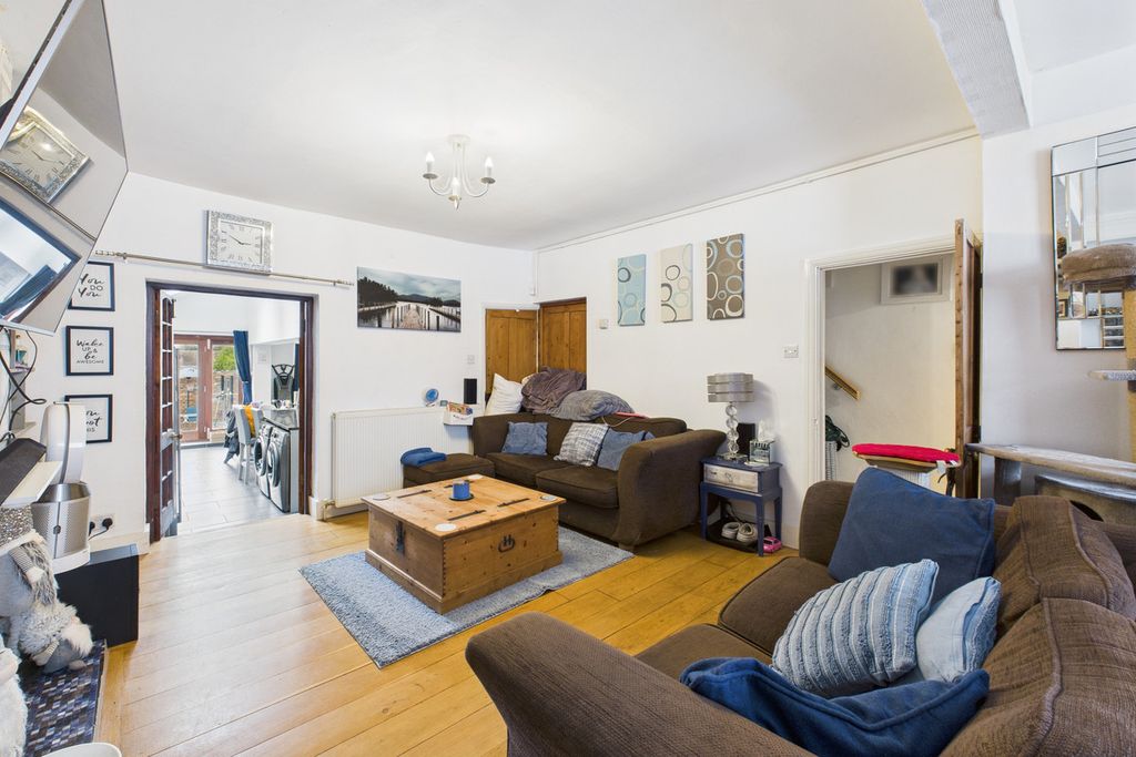 Property photo 2 of 19