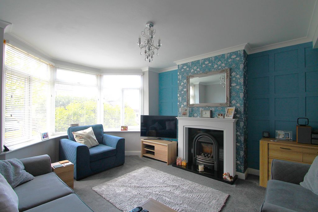 Property photo 3 of 33 Living Room