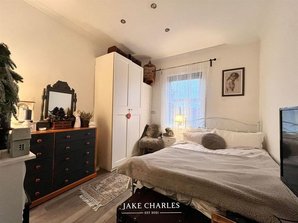 Property photo 3 of 19 09B1F52B-Ccf1-4980-9979-9407A2d8Ad8B.Jpg