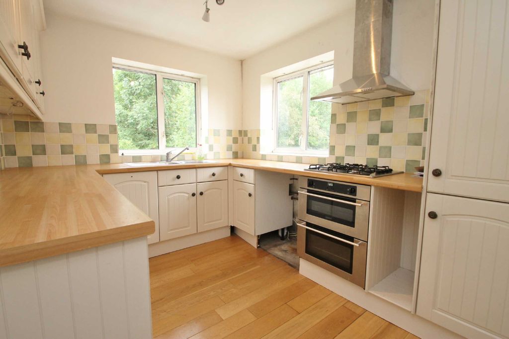 Property photo 2 of 6 Photo 02