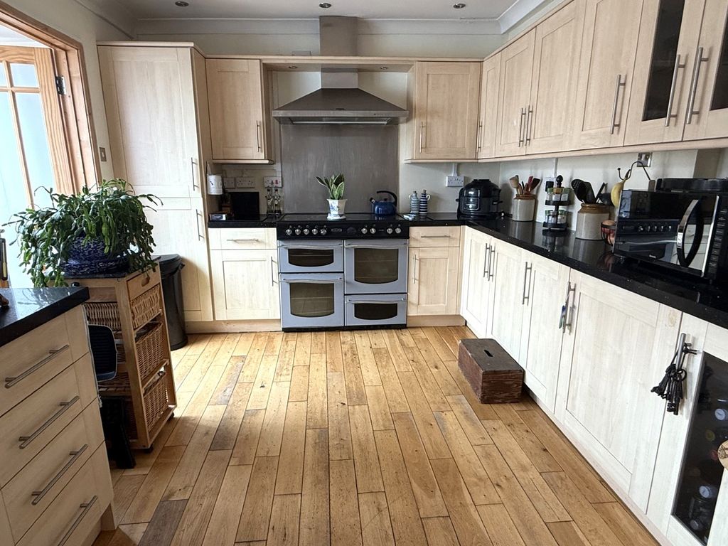 Property photo 3 of 14 Not Specified