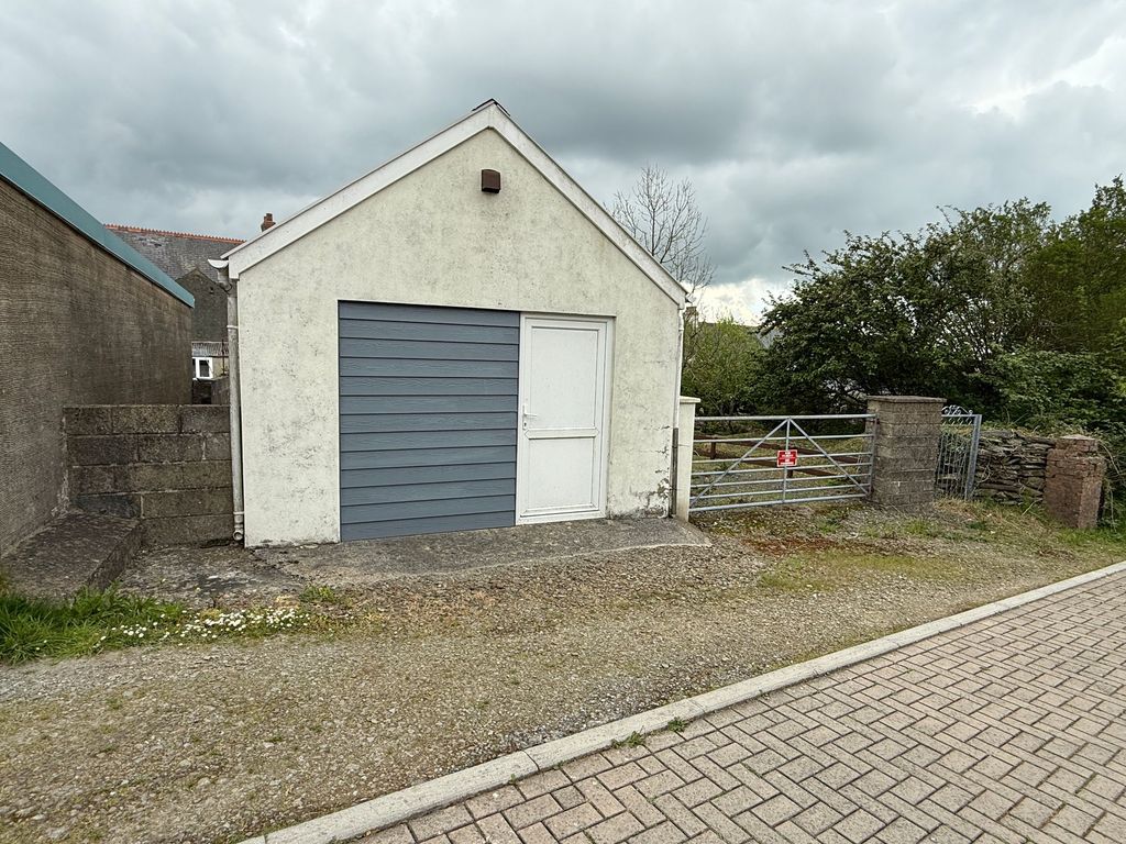 Property photo 2 of 8