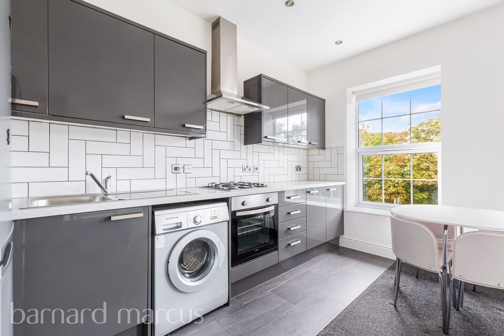 Property photo 3 of 6 Kitchen