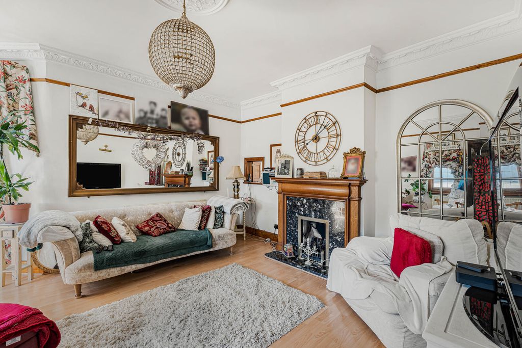 Additional image 8 of 4 bed detached house for salePark Avenue, Enfield EN1