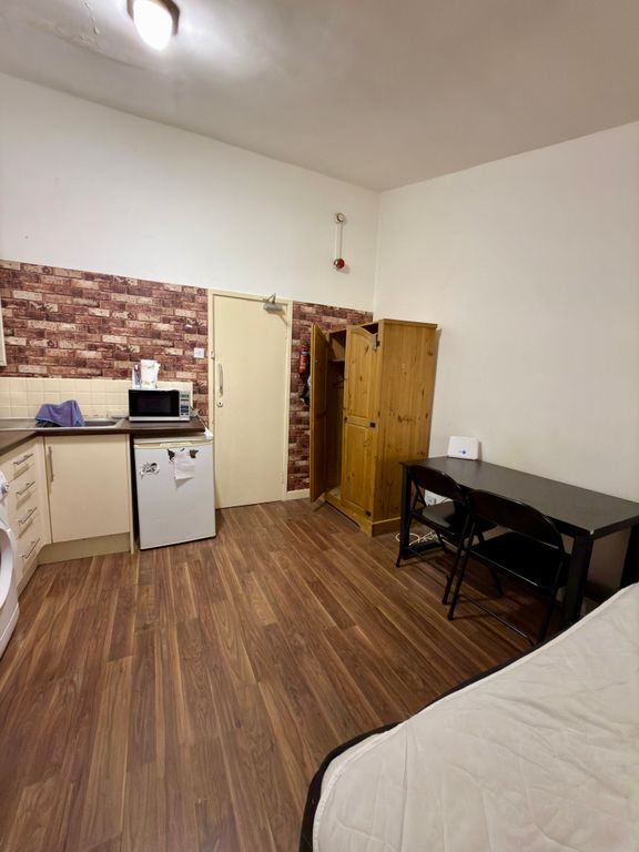 Property photo 2 of 3