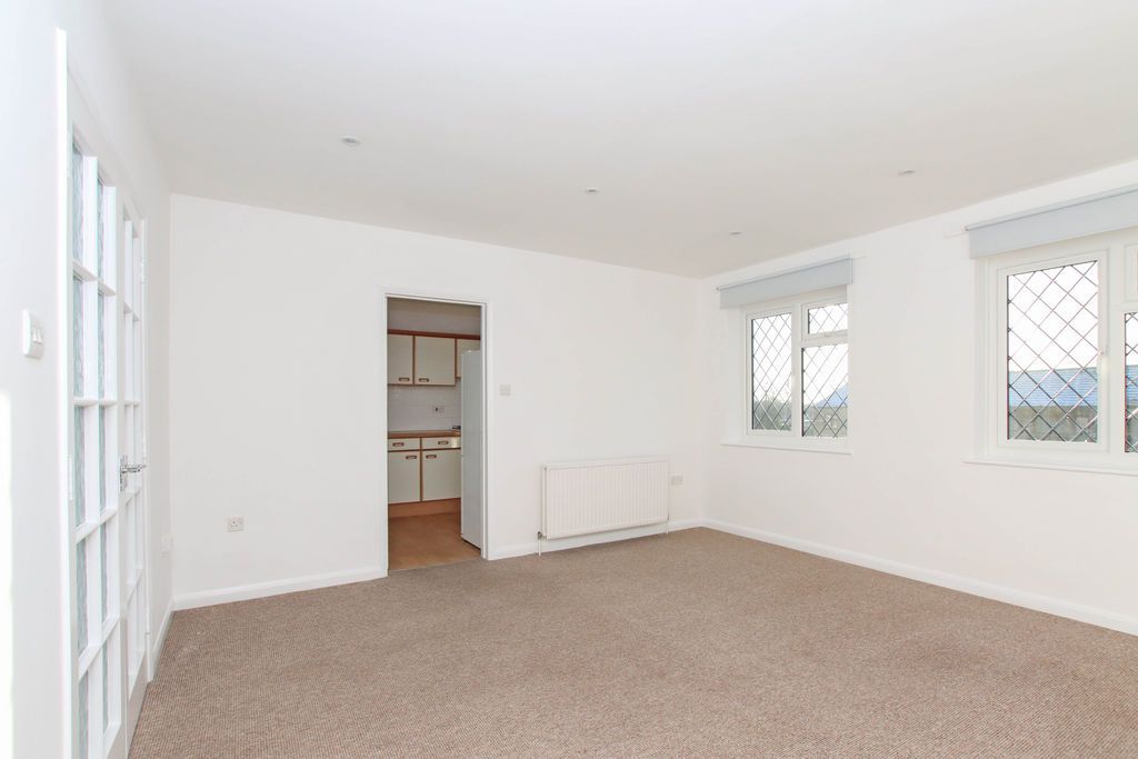 Property photo 2 of 9 Photo 4