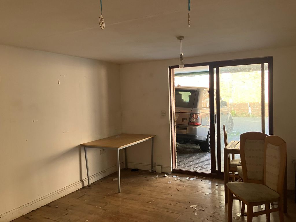 Property photo 2 of 10 Img_0921 (3).Jpg