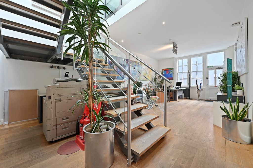 Property photo 3 of 6