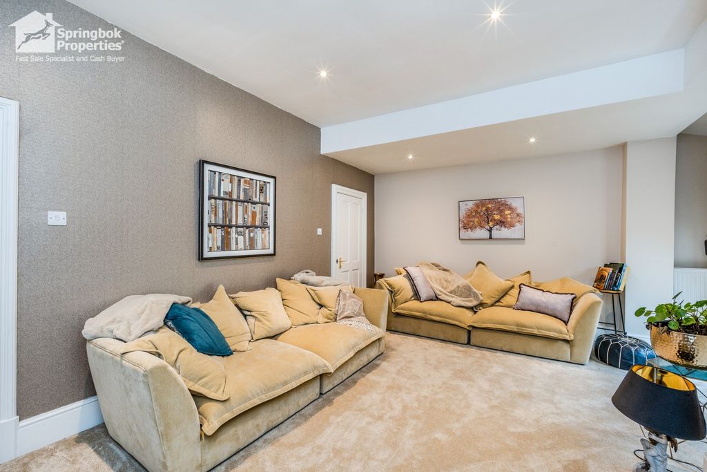 Property photo 3 of 21 Image 2