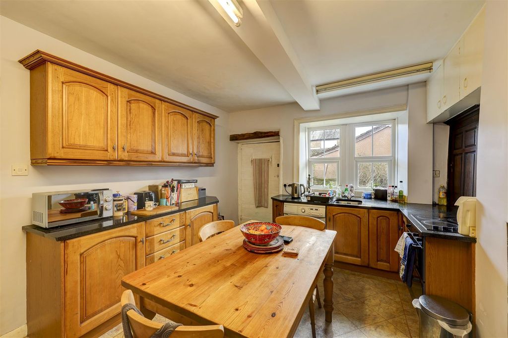 Property photo 2 of 33 Church Gate House