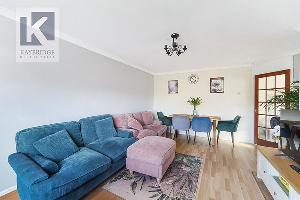 Property photo 2 of 9 Larkspur Way, Epsom - Kt19 9Ls