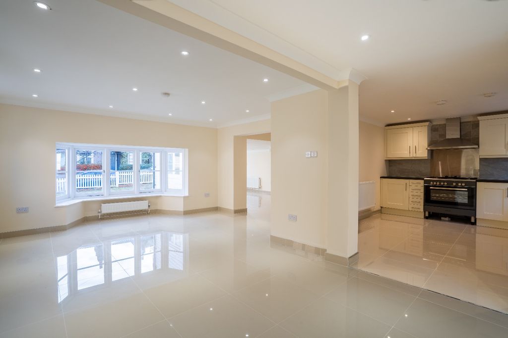 Property photo 2 of 22 4713114