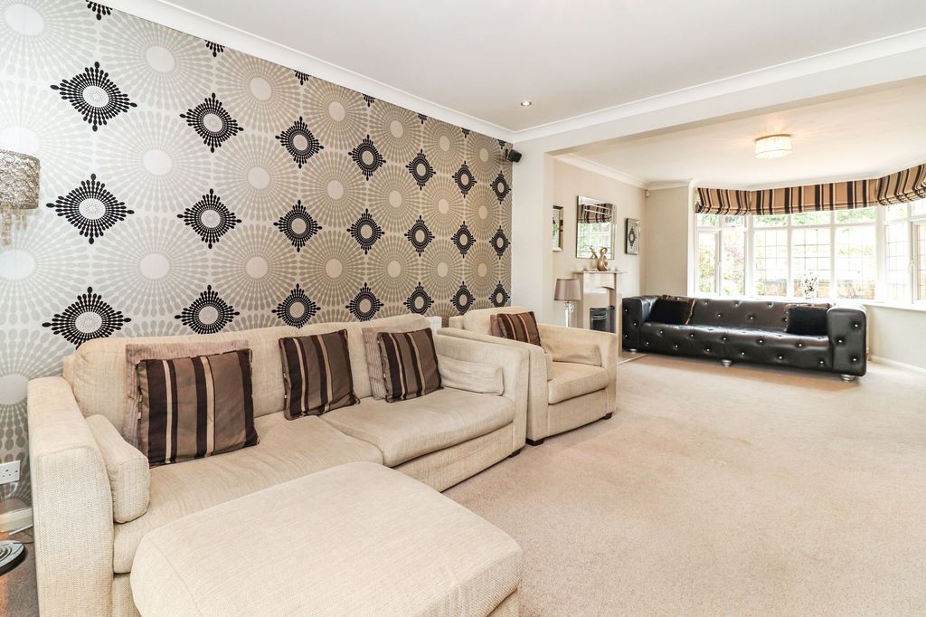 Property photo 2 of 33