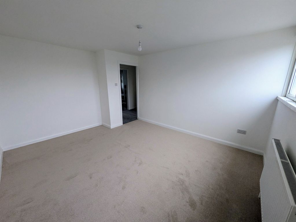 3 bed maisonette for saleBeechley Drive, Cardiff CF5 photo 4