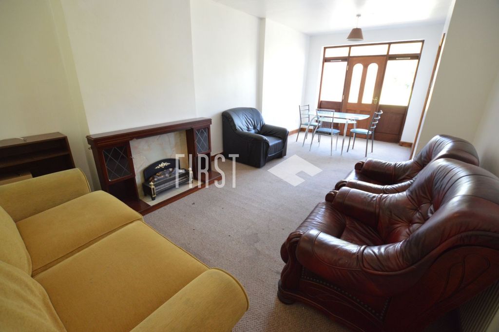 Property photo 1 of 9 Lounge
