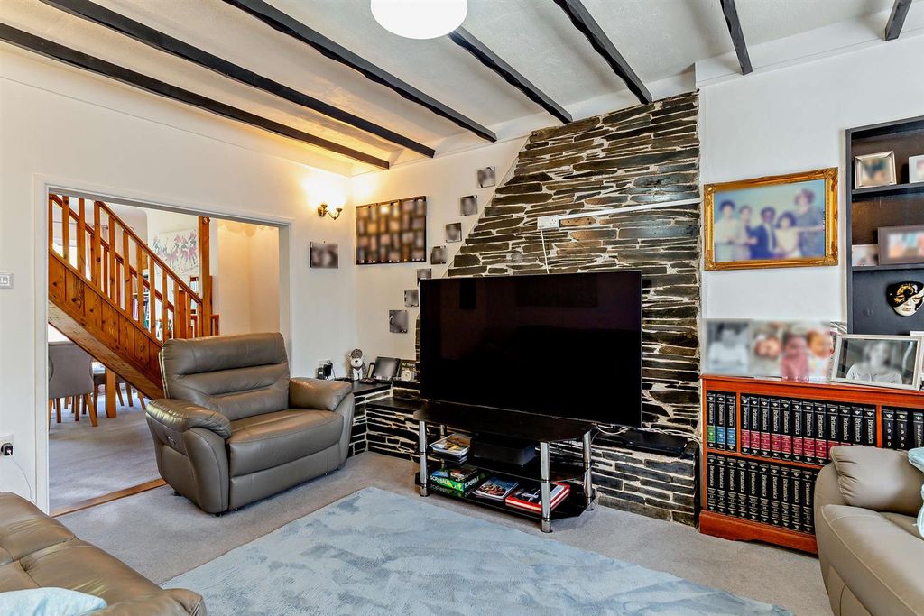 Property photo 3 of 14 8666675-Interior21-800.Jpg