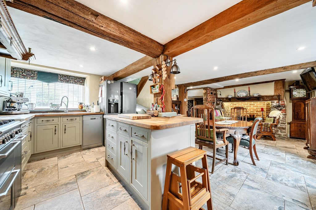 Property photo 3 of 22 Kitchen