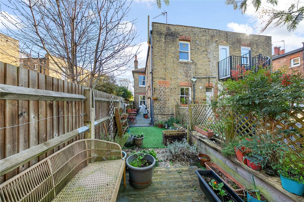 Property photo 2 of 17 Picture No. 23