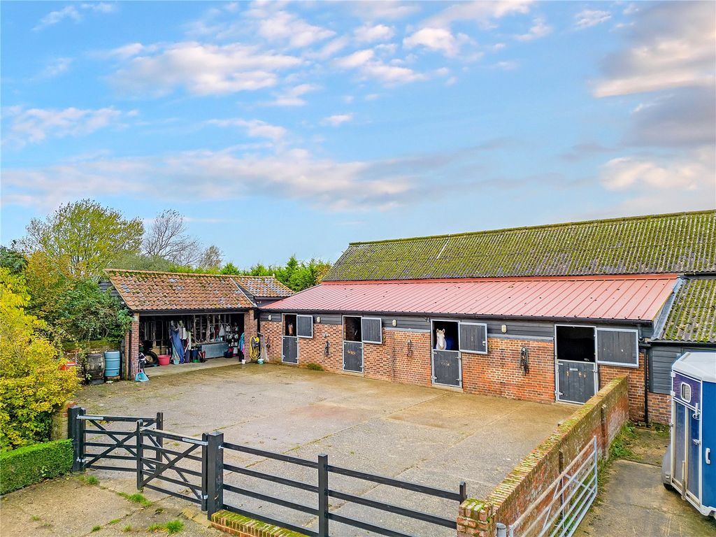 Property photo 2 of 17 Equestrian