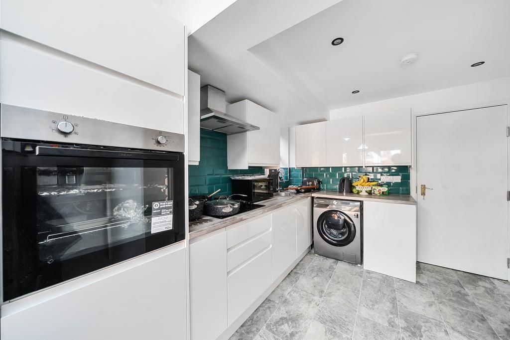 Property photo 3 of 20 Kitchen