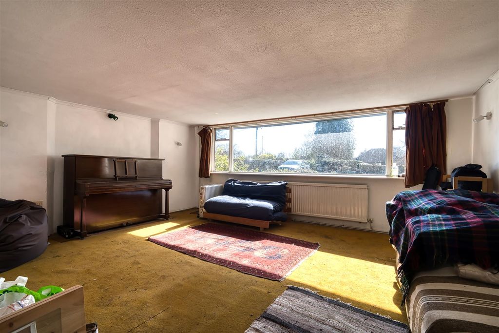 Property photo 3 of 10 Day Room