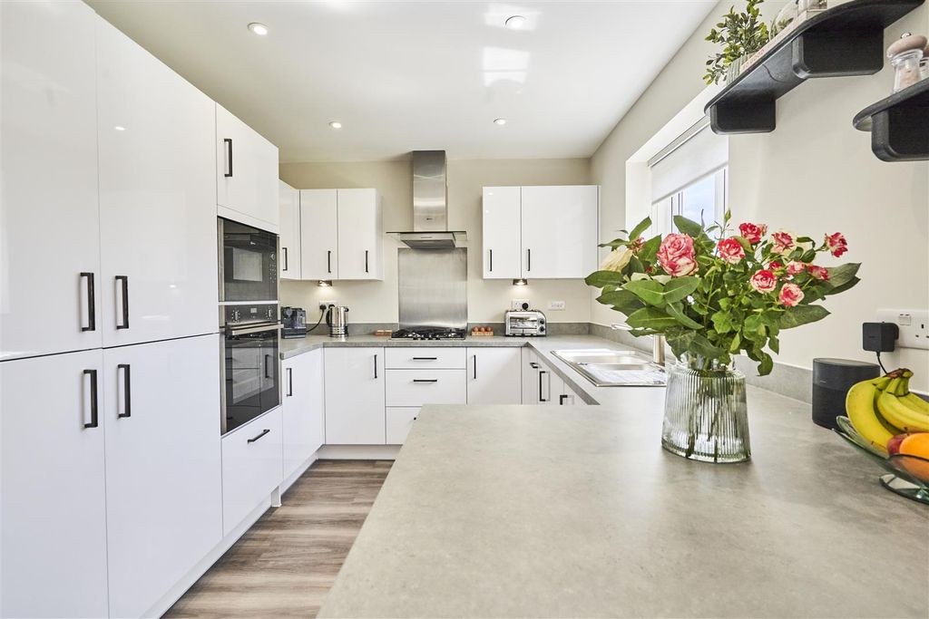 Property photo 3 of 25 Kitchen-007.Jpg