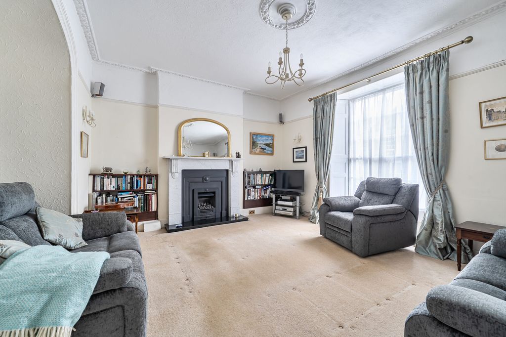 Property photo 3 of 18