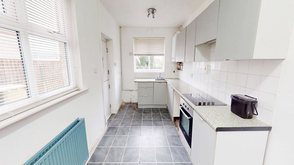 Property photo 3 of 12 Kitchen