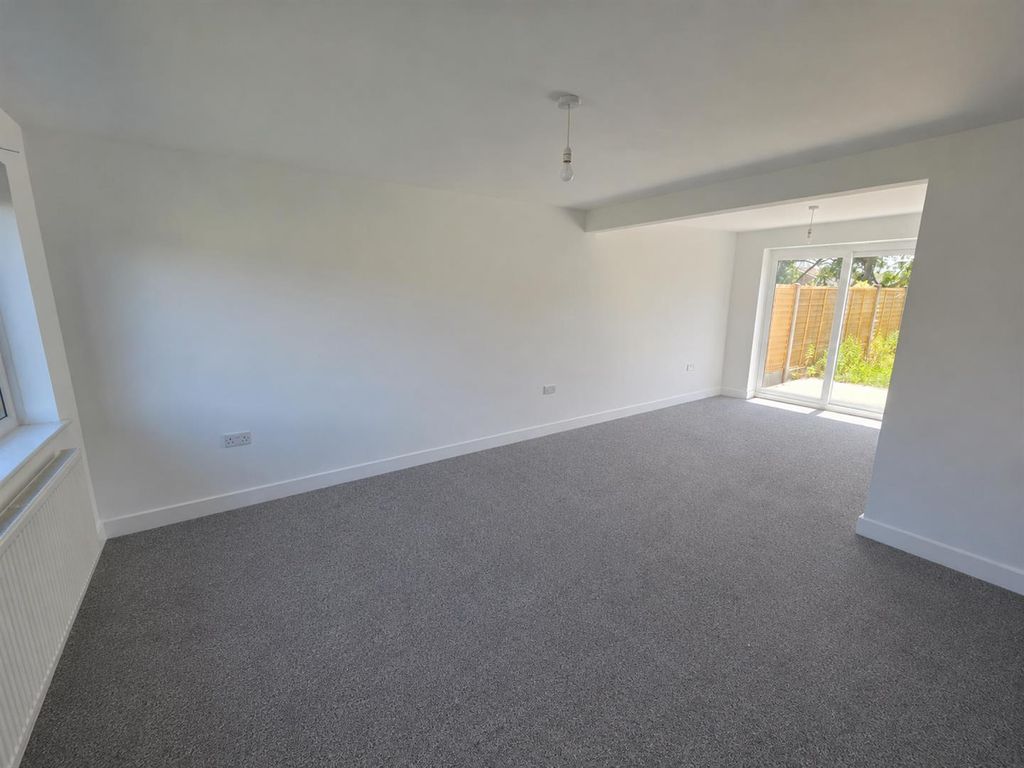 Property photo 3 of 7 Lounge Ai.Png