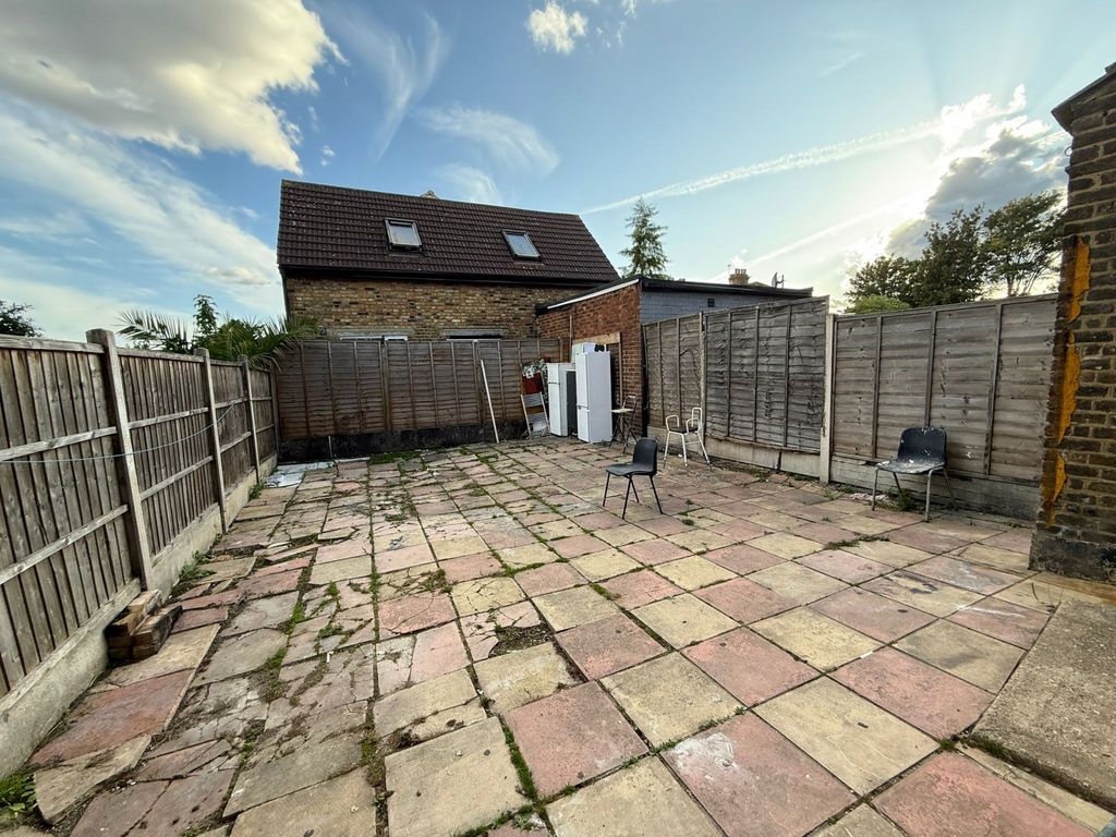 Property photo 3 of 11 Gallery