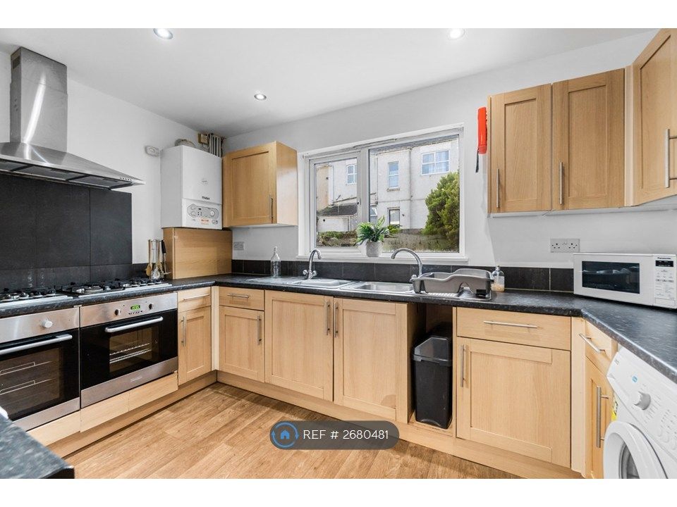 Property photo 3 of 9 Communal Kitchen