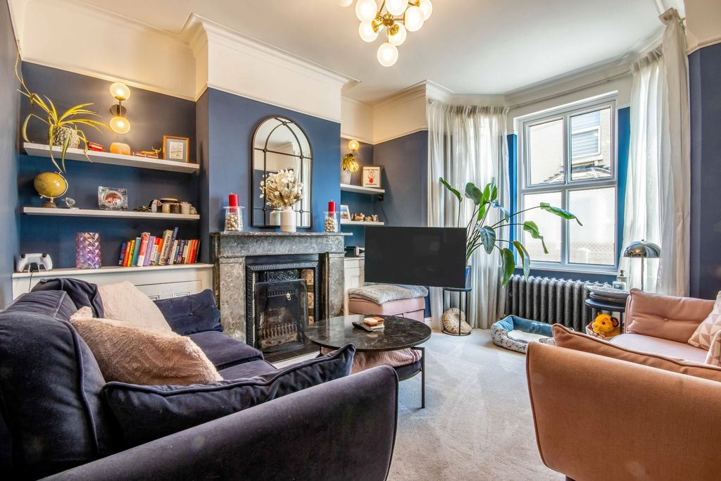 Property photo 2 of 20 South-Street-06